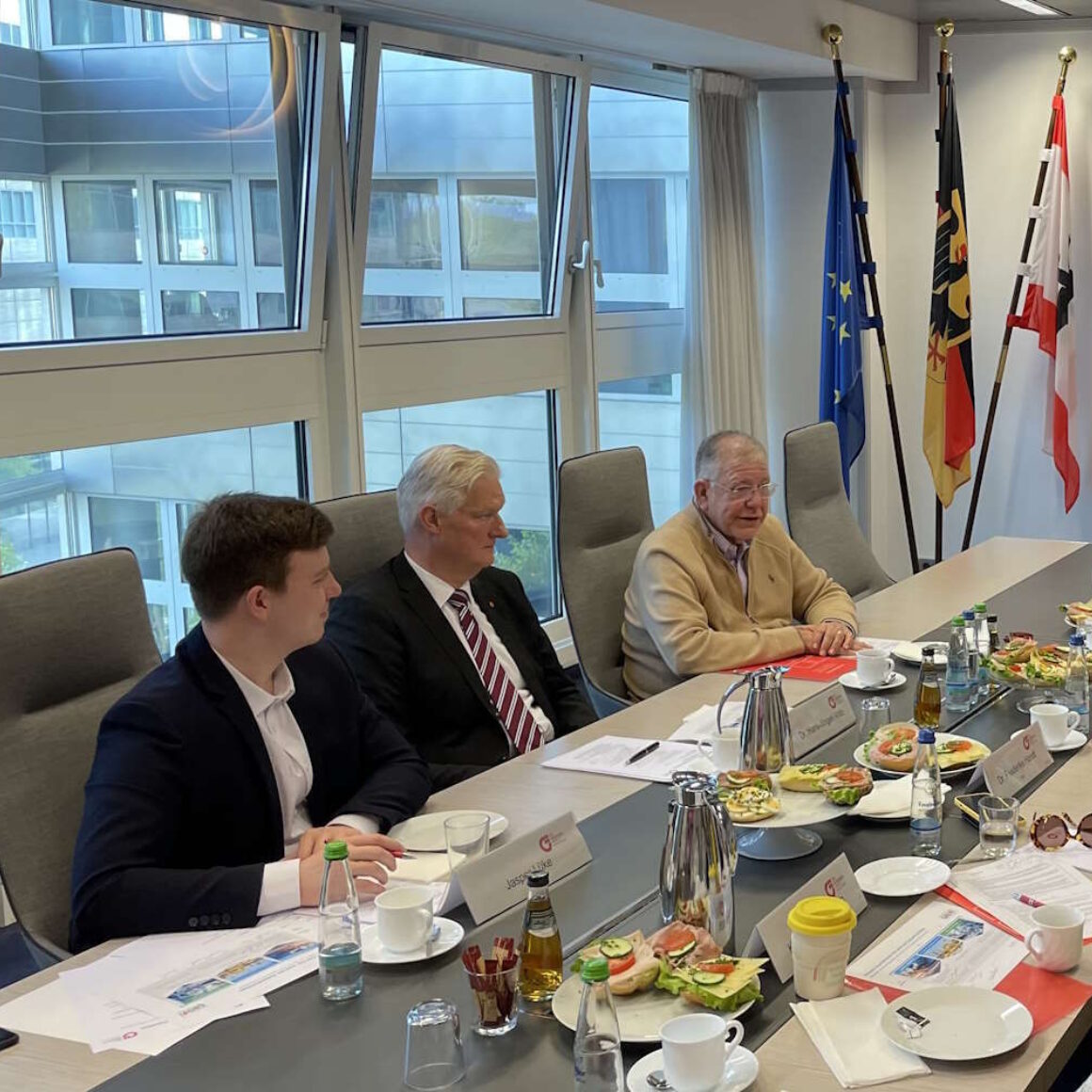 Parlamentarisches Frühstück des BVMW mit Katharina Beck MdB (Grüne), Jens Behrens MdB (SPD), Dr. Friederike Handt (KfW) und Benjamin Krywald (KfW).